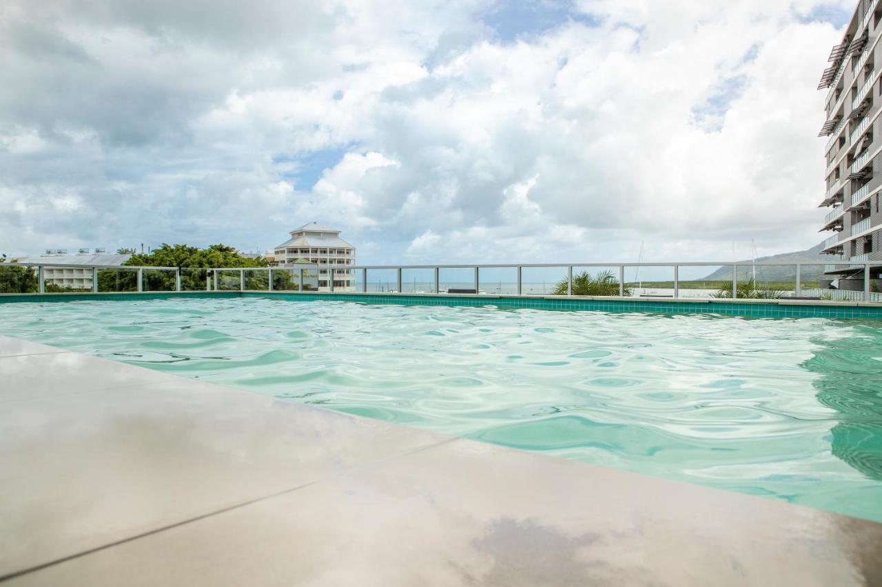 Apartamento Cairns Waterfront Luxury At Harbourlights Exterior foto