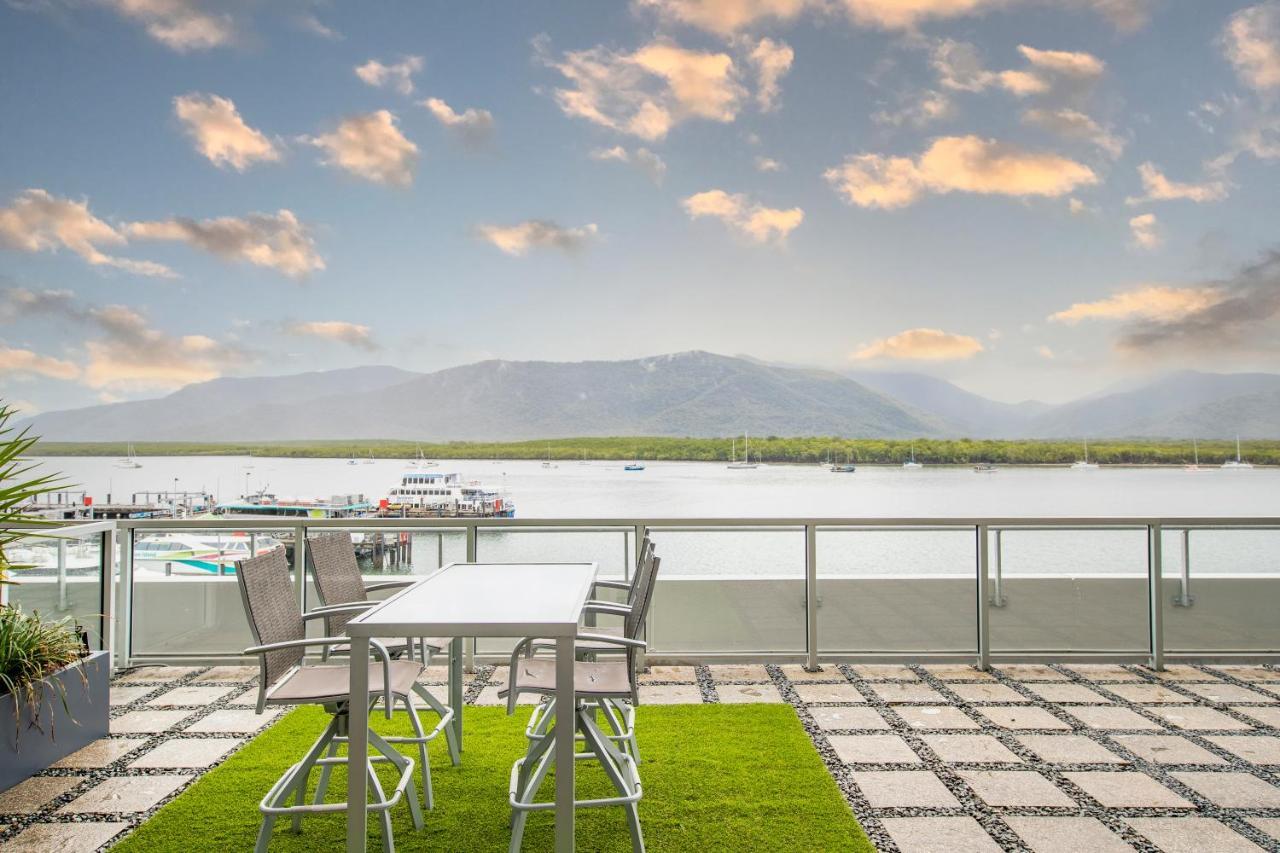 Apartamento Cairns Waterfront Luxury At Harbourlights Exterior foto