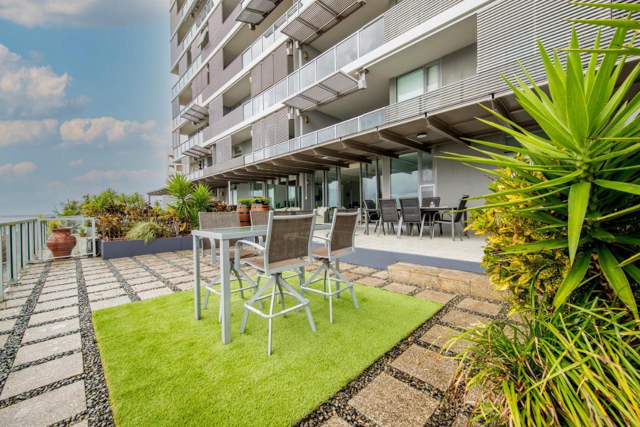 Apartamento Cairns Waterfront Luxury At Harbourlights Exterior foto