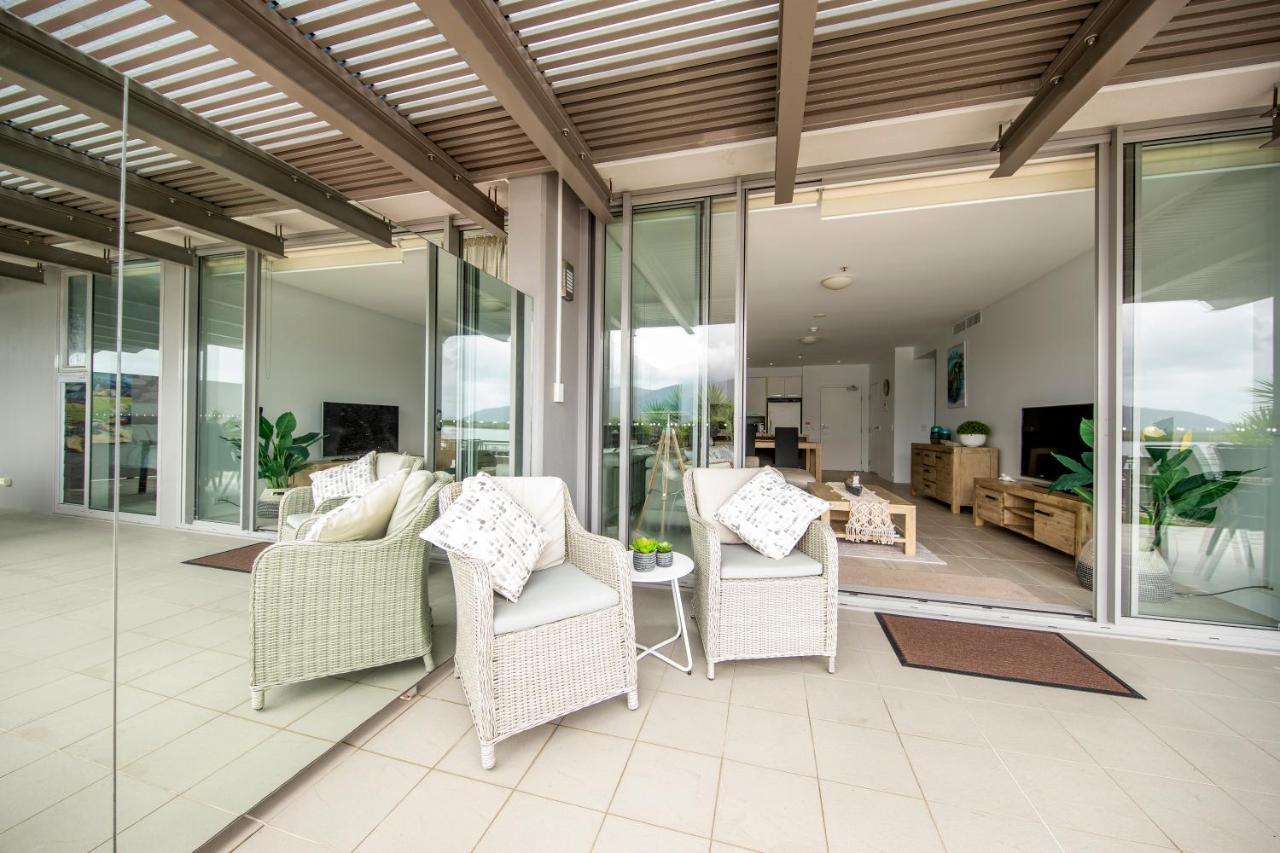 Apartamento Cairns Waterfront Luxury At Harbourlights Exterior foto