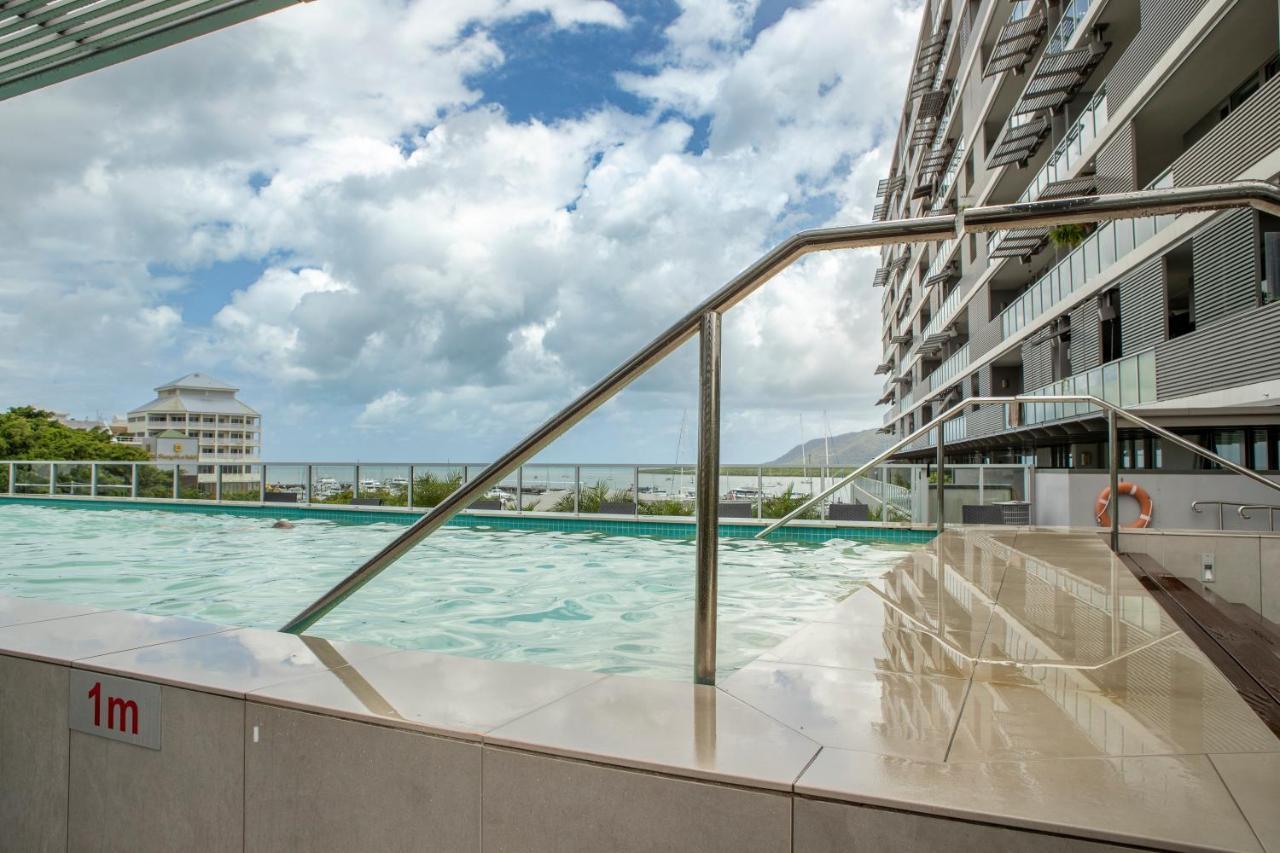 Apartamento Cairns Waterfront Luxury At Harbourlights Exterior foto