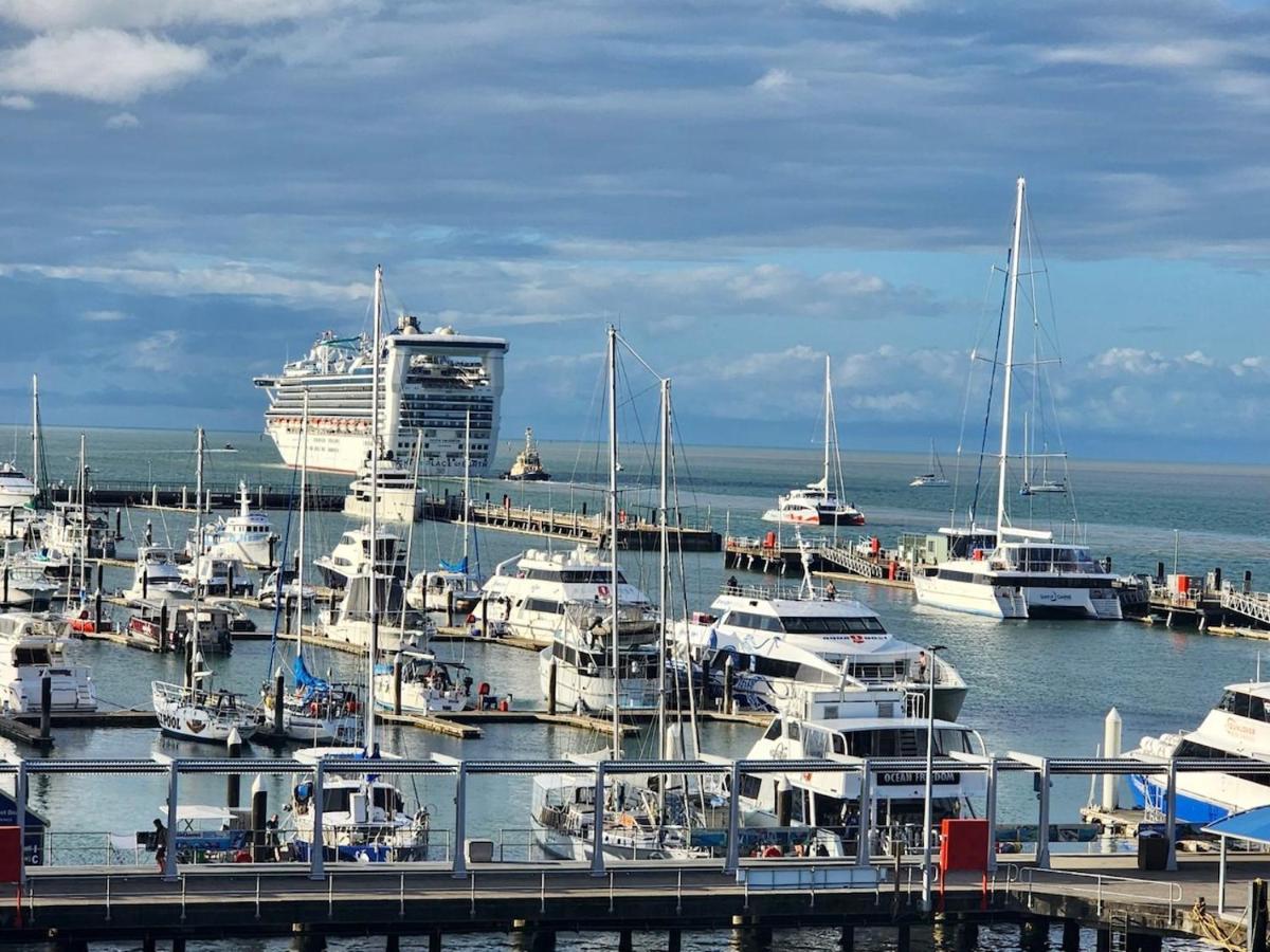 Apartamento Cairns Waterfront Luxury At Harbourlights Exterior foto