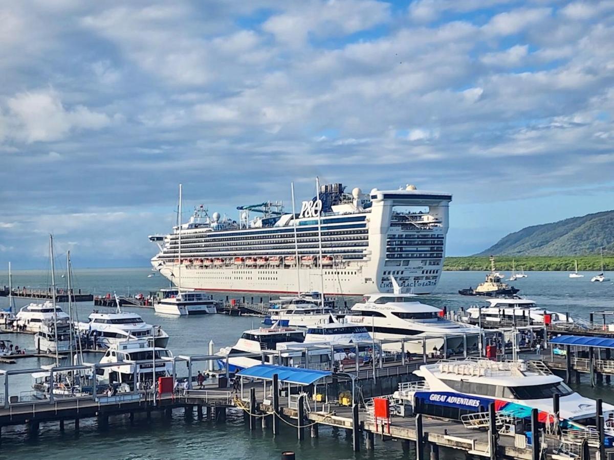 Apartamento Cairns Waterfront Luxury At Harbourlights Exterior foto